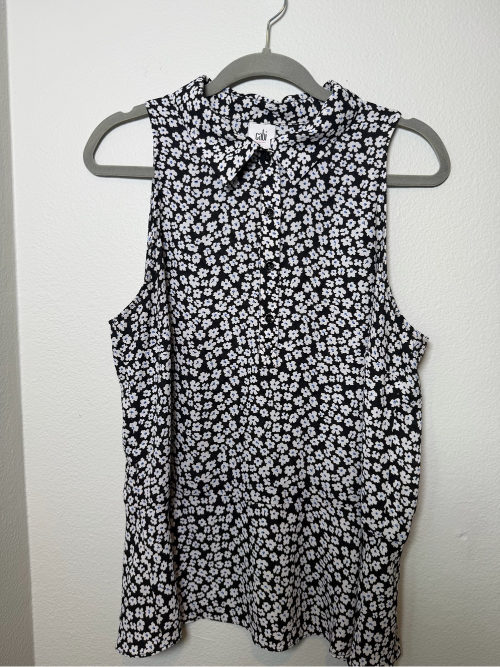 CAbi Floral Sleeveless Button Up Befriend Blouse Size L - Picture 10 of 10